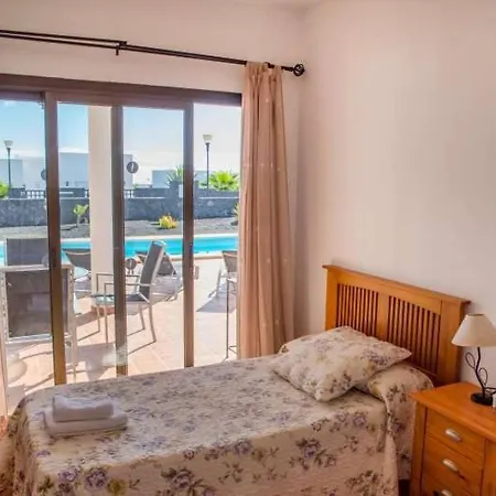 Playa Blanca Sleeps 6 Pool Wifi *