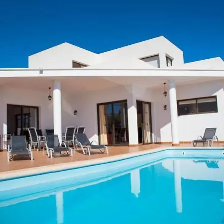 Playa Blanca Sleeps 6 Pool Wifi Διαμέρισμα *