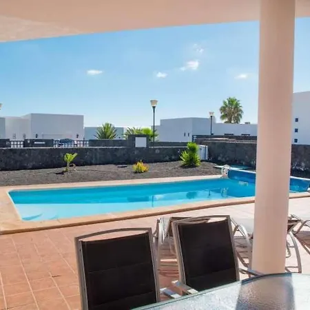 Playa Blanca Sleeps 6 Pool Wifi *