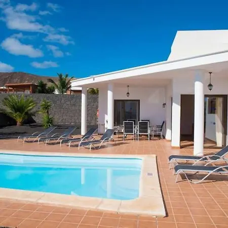 Playa Blanca Sleeps 6 Pool Wifi