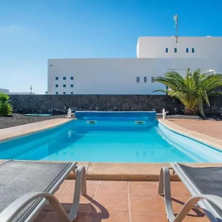 Apartamento Playa Blanca Sleeps 6 Pool Wifi