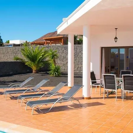Apartamento Playa Blanca Sleeps 6 Pool Wifi